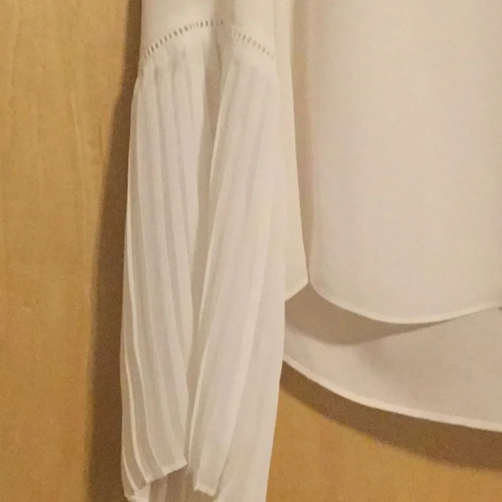 Ramy BrookSumner V-Neck Pleated Cuff Blouse - Picture 7 of 11